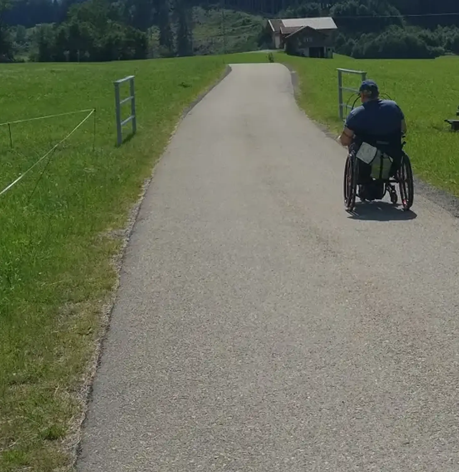 Odenwald - Stiftung Naturschutz - barrierefrei - Mann im Garten